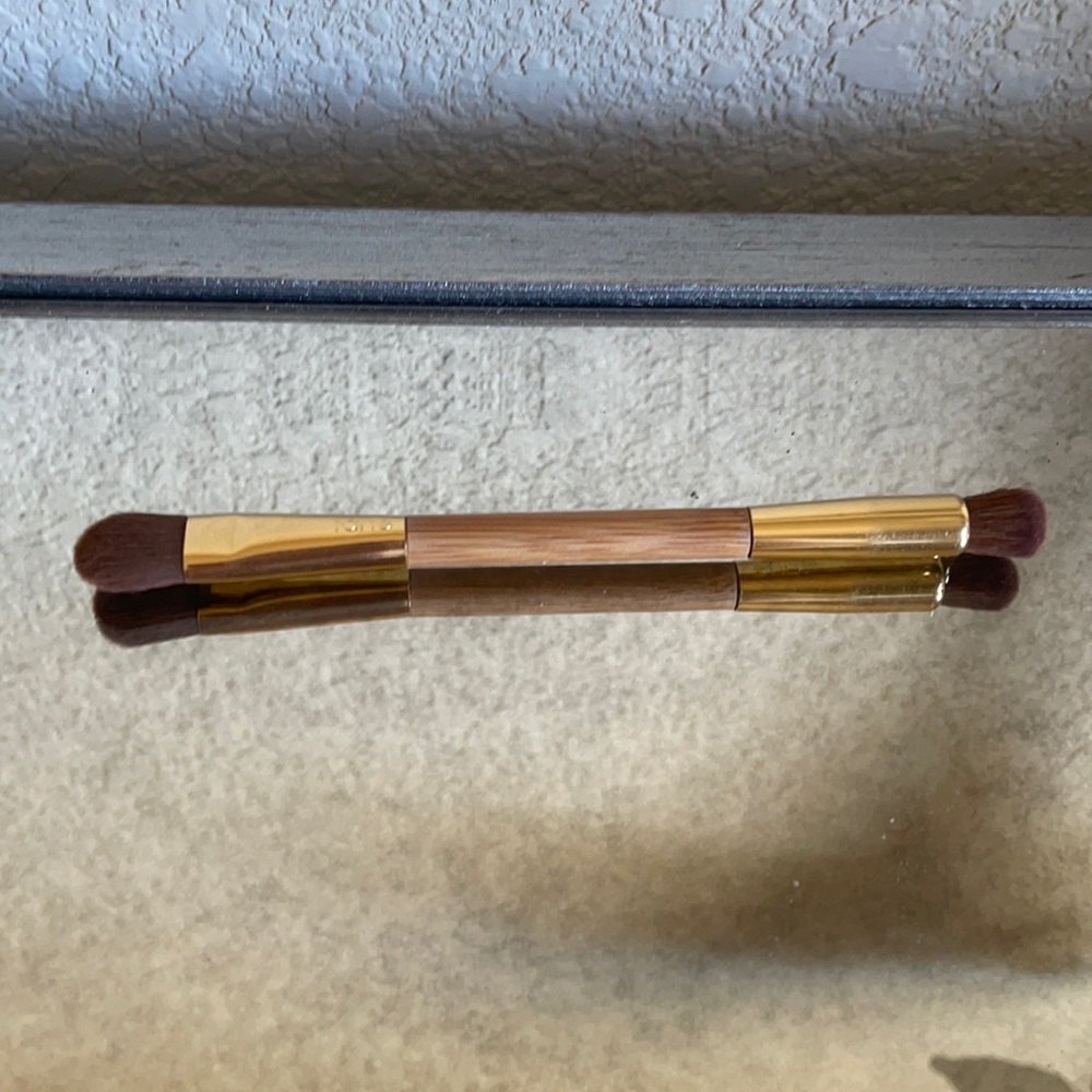 💫CLOSING SALE💫Tarte double ended eyeshadow brush